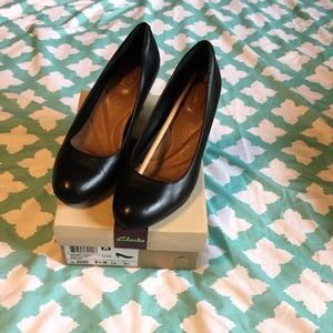 Womens Clarks Heavenly Heart Size 8 1/2 USED